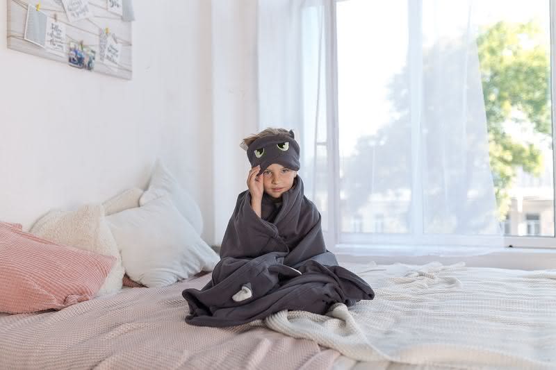 Пледы-кофтёныши и маски для сна