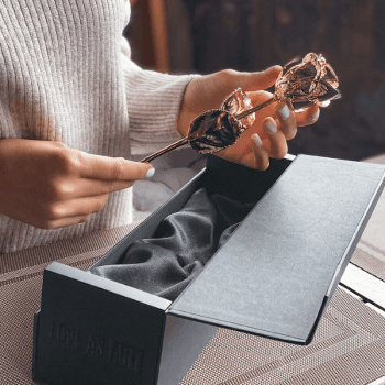 Настоящая роза в золоте