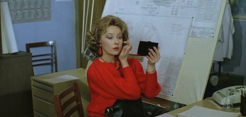 подарок девушке на 8 марта