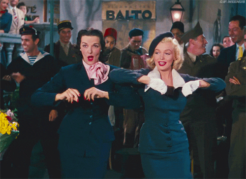 Идеи корпоративных подарков на 8 марта