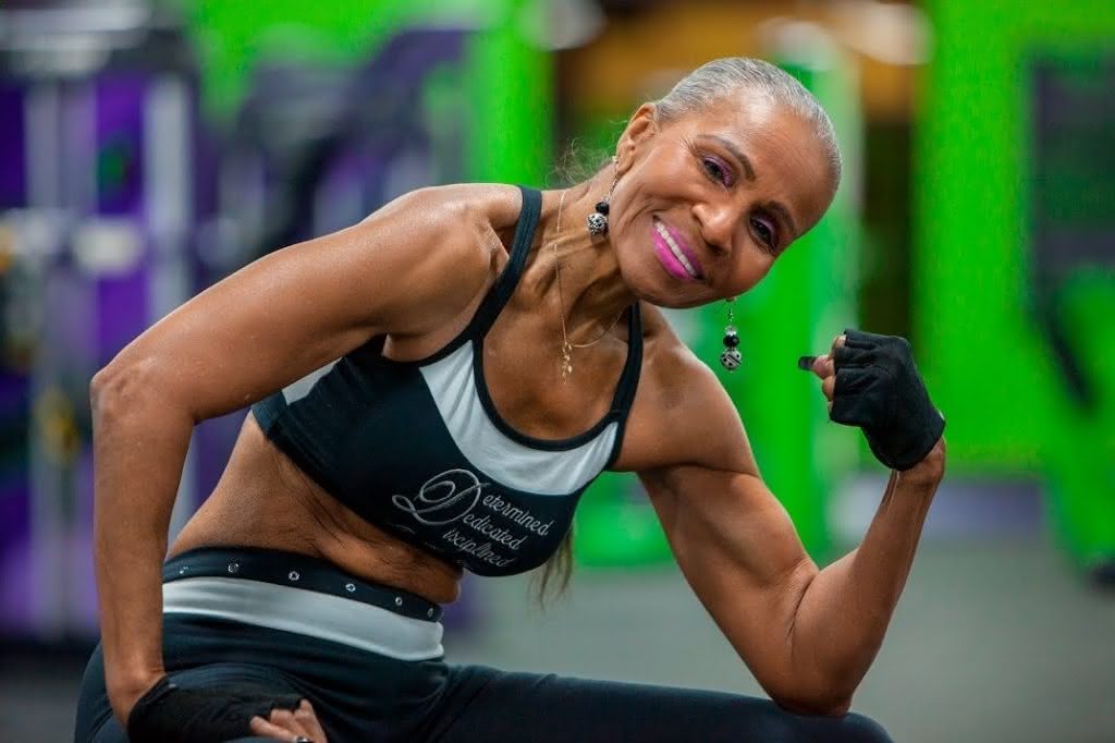 Лучшие подарки для спортивной бабушки