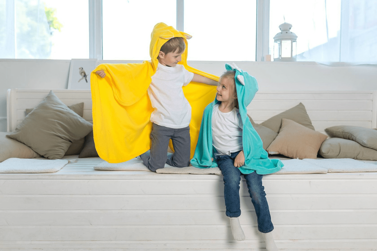 Пледы-кофтёныши и маски для сна