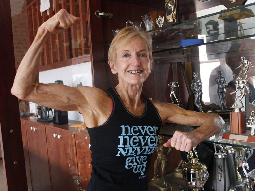 Лучшие подарки для спортивной бабушки