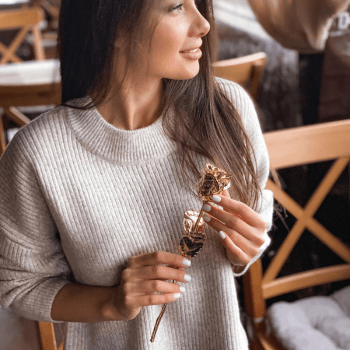 Настоящая роза в золоте