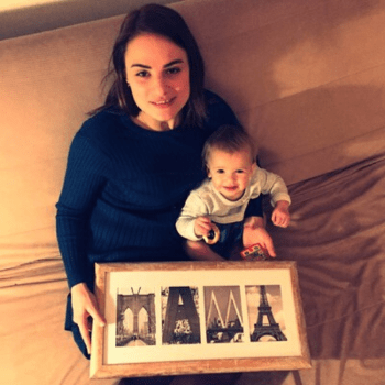 Слово «Мама» из фотографий Слово «Мама» из фотографий